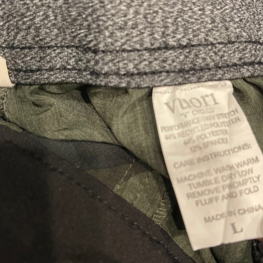 Vuori Banks Shorts in a green camouflage pattern L - Picture 4 of 8